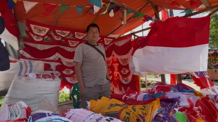 Penjual Bendera Mulai Ramaikan Jalanan jelang HUT RI