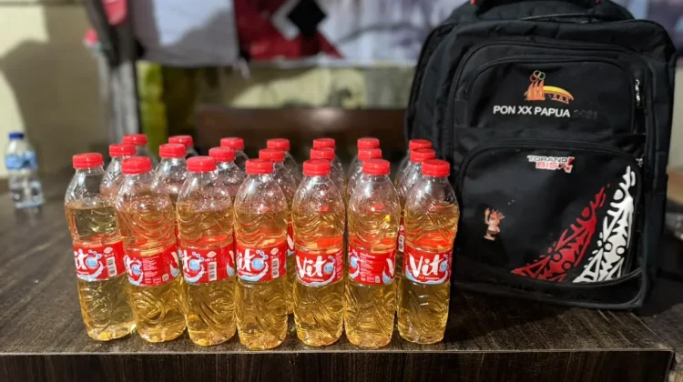 Patroli Malam, Polres Merauke Amankan Puluhan Botol Sopi
