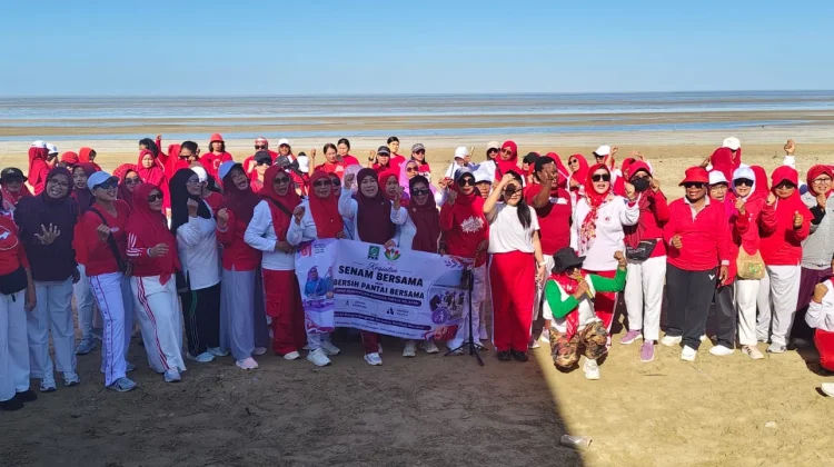 Perempuan Bangsa Papua Selatan Semarakkan HUT RI dengan Senam dan Bersih Pantai