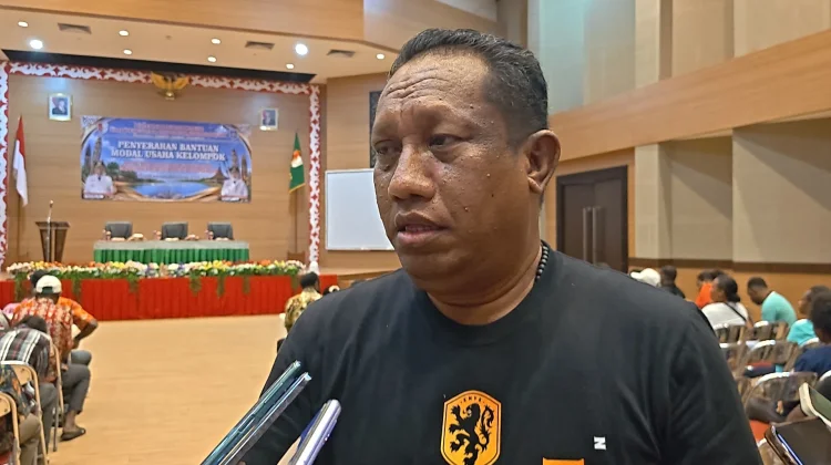 Pemkab Merauke Serahkan Bantuan Modal Usaha bagi 118 Pelaku UMKM OAP
