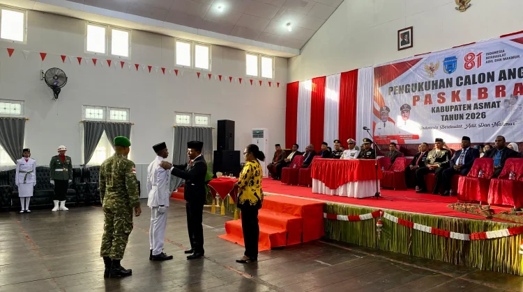 Bupati Asmat Kukuhkan 40 Anggota Paskibra untuk Upacara HUT ke-81 RI