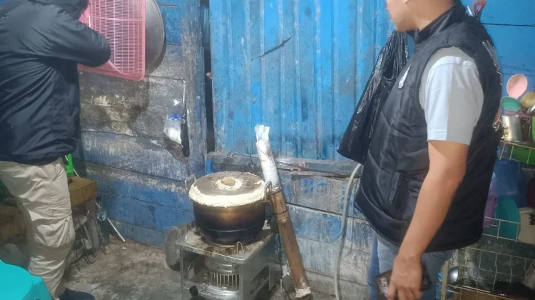 Satresnarkoba Polres Merauke Razia Tempat Produksi Sopi