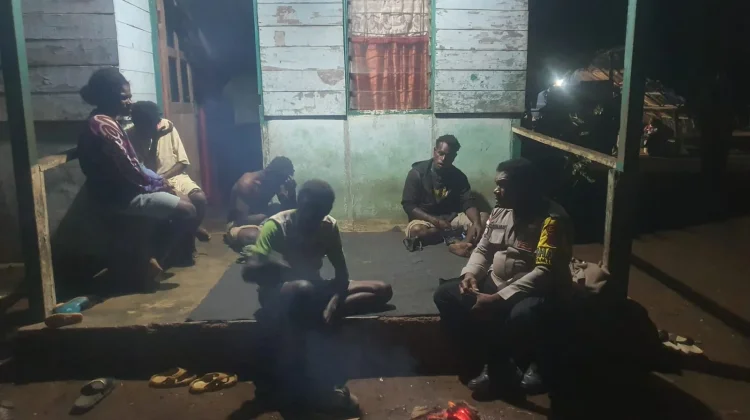 Bhabinkamtibmas Tomer Sambangi Warga Lewat DDS Malam Hari