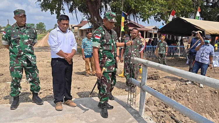 Pangdam XXIV/MT Tinjau Pembangunan Empat Jembatan Aramco di Waninggap Say