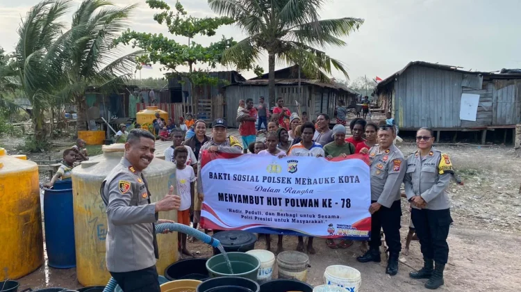 Sambut Hari Polwan ke-78, Polsek Merauke Kota Salurkan Bantuan Air Bersih