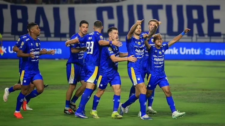 Sempat Tertinggal, Persib Bandung Comeback Tundukkan PSM Makassar 3-1