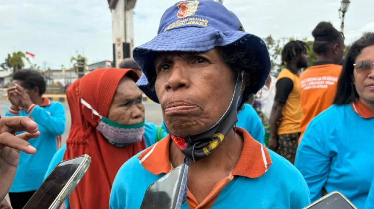 Penyapu Jalan Harap Perhatian Upah Ditingkatkan