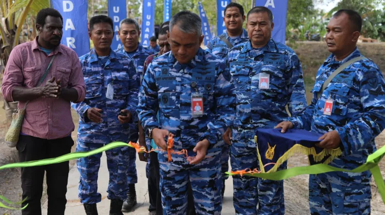 Semarak Hut ke-81 TNI,Lanud J.A. Dimara Resmikan Hasil Karya Bakti dan Bansos di Wasur