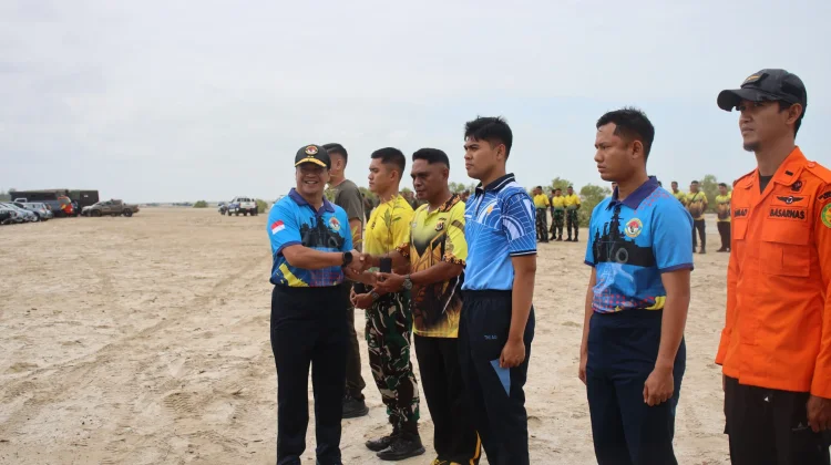 Ratusan Prajurit TNI Lakukan Penanaman Seribu Pohon Mangrove di Pantai Payum