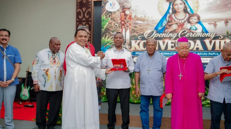 Gubernur Apolo Hadiri Opening Ceremony Konvenda VIII PKK Se-Regio Papua