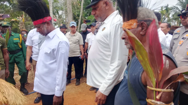 Tarian Nggat shi Warnai Kunjungan Gubernur Papua Selatan di Kampung Pachas.