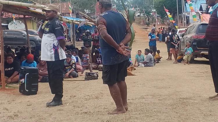 Masyarakat Kampung Muting Minta Ambulans dan Bus Sekolah.