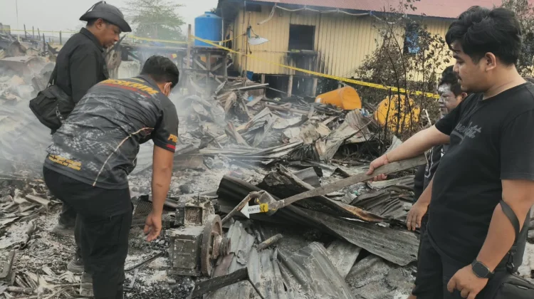 Satreskrim Polres Merauke Olah TKP Kebakaran Kampung Wogekel