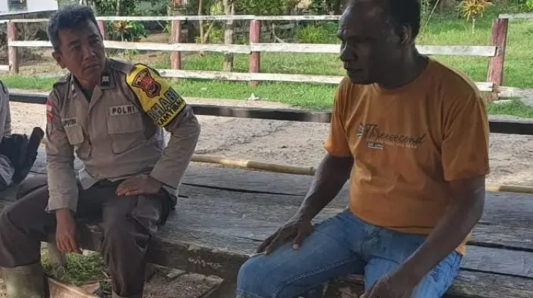 Bhabinkamtibmas Polres Merauke Gencar Program Door to Door