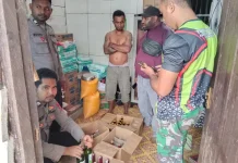 Polisi Sita Puluhan Botol Miras dari Rumah Karyawan PT APM