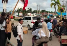 GMNI Merauke Bagi Takjil