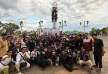 Komunitas Pace Kurir Merauke Bagikan Takjil