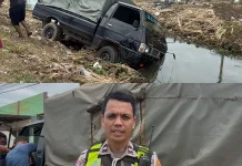 Pick Up Terperosok ke Drainase Depan Ruko KNS