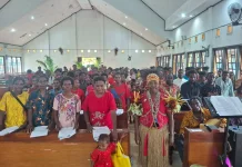 Paduan Suara Suam Iringi Minggu Palma