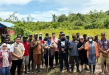 Wujudkan Kepedulian, Babinsa Dampingi Wabup Kunker ke Kampung Nggolar