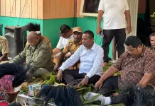 Serap Aspirasi Masyarakat,Gubernur Apolo Kunjungi Kampung Kaptel