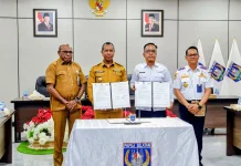 Pemprov Papua Selatan MoU Bersama Perum Damri Serahkan Lima Bus untuk ASN