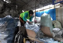 Dari Karung Sampah ke Tanah Suci