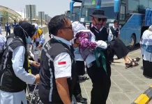 Kisah Dibalik Peluh Petugas Haji