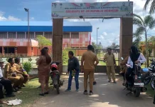 Masyarakat Adat Palang Kantor GOR Hiad Sai Merauke