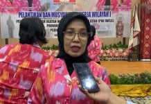 Ratna Lauce Nahkodai PW Ikatan Wanita Sul-Sel Provinsi Papua Selatan
