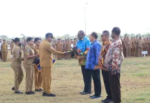 Gubernur Apolo Lepas Empat ASN Purnabakti dan Tegaskan Disiplin Pegawai
