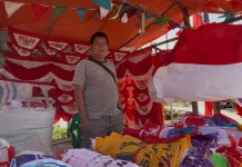 Penjual Bendera Mulai Ramaikan Jalanan jelang HUT RI