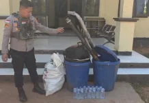 Polsek Muting Razia dan Sita Puluhan Botol Sopi