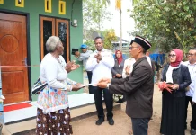 Gubernur Apolo Resmikan dan Serahkan Satu Unit Rumah Layak Huni