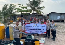 Sambut Hari Polwan ke-78, Polsek Merauke Kota Salurkan Bantuan Air Bersih