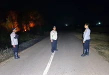 Personel Polsek Jagebob Padamkan Kebakaran di Kampung Belanding Kakayu