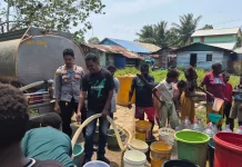 Polsek KPL Merauke Salurkan Bantuan Air Bersih untuk Warga