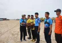 Ratusan Prajurit TNI Lakukan Penanaman Seribu Pohon Mangrove di Pantai Payum