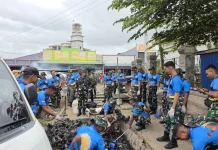 TNI-Polri Gelar Karya Bakti di Pasar Wamanggu jelang HUT TNI ke-81
