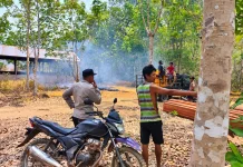 Patroli Polsek Jagebob Berhasil Padamkan Kebakaran Lahan Karet