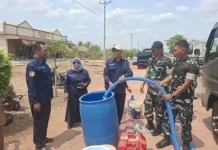 Perumda Jereukom dan Brigif TP 83 Salurkan Air Bersih