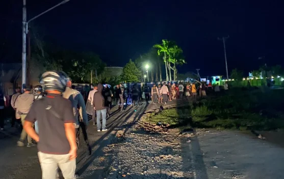 Polisi Evakuasi Korban Penganiayaan Saat Patroli Ramadan