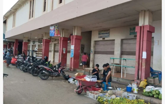 Harga Barang Kebutuhan Pokok di Pasar Wamanggu Stabil