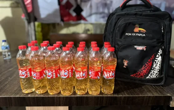 Patroli Malam, Polres Merauke Amankan Puluhan Botol Sopi