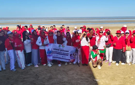 Perempuan Bangsa Papua Selatan Semarakkan HUT RI dengan Senam dan Bersih Pantai
