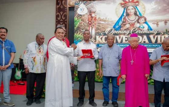 Gubernur Apolo Hadiri Opening Ceremony Konvenda VIII PKK Se-Regio Papua