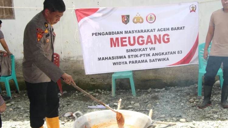 Sambut Ramadan, Mahasiswa STIK Sembelih Sapi Meugang di Desa Jambak