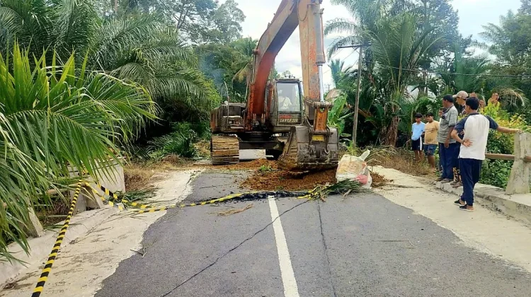 PUPR Aceh Barat Tangani Darurat Jembatan Gunong Panyang Dirusak Banjir