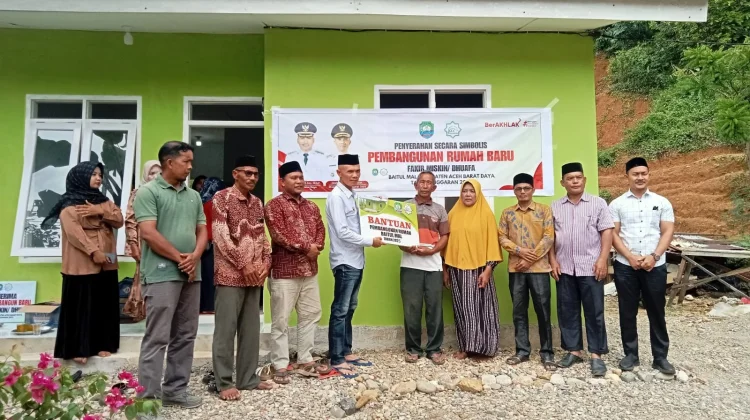 Pemkab Abdya Serahkan Rumah Layak Huni pada Masyarakat
