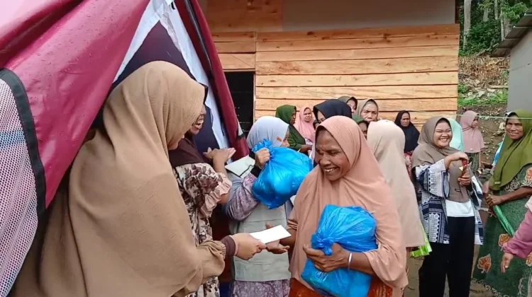 Kolaborasi ISN dan Komunitas Salurkan Logistik Ramadan